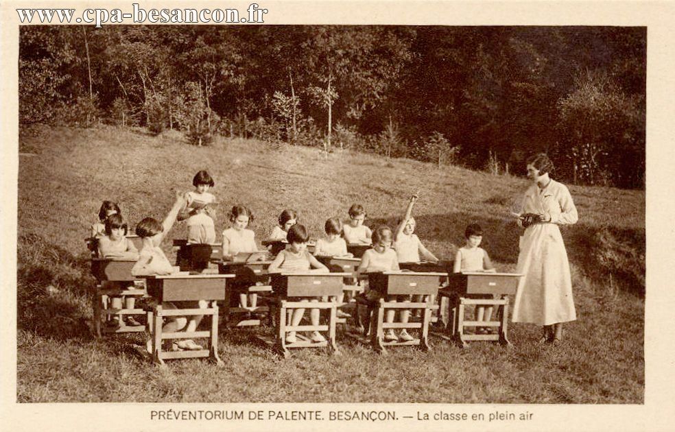PRÉVENTORIUM DE PALENTE. BESANÇON. - La classe en plein air